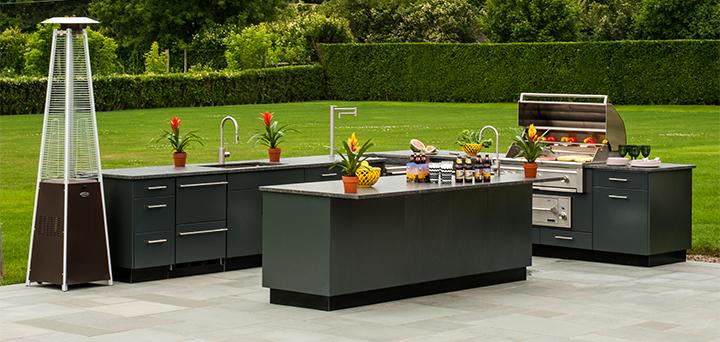 MODERN OUTDOOR KITCHEN