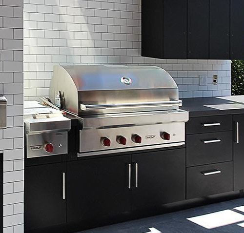 BLACK AND WHITE TILED KITCHEN