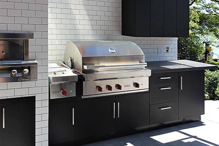 BLACK AND WHITE TILED KITCHEN